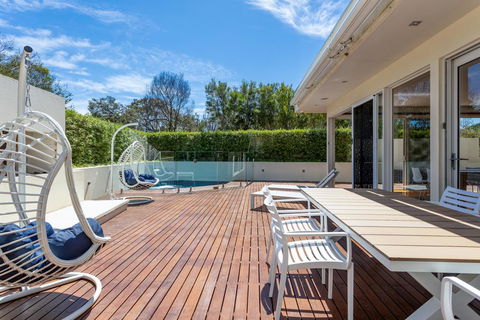 The Sanctuary: Stunning. Hot Tub Spa + Linen - Accommodation Sunshine Coast 1