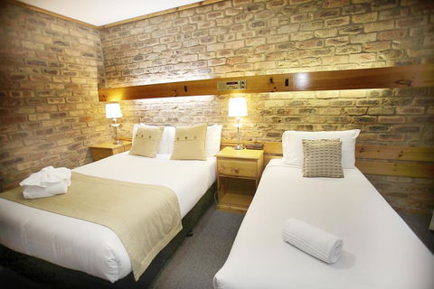 The Settlement Historic Hotel - Accommodation Sunshine Coast 1