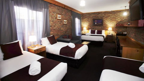 The Settlement Historic Hotel - Accommodation Sunshine Coast 3