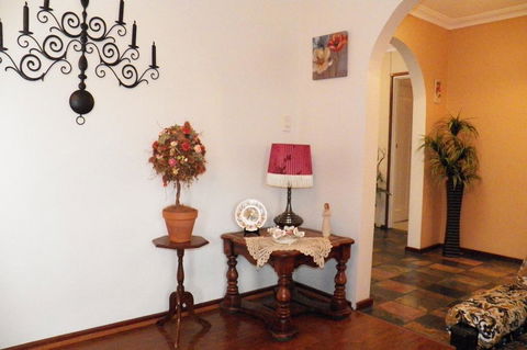 The Spanish Retreat And BnB - 24 Hrs - Accommodation Sunshine Coast 2