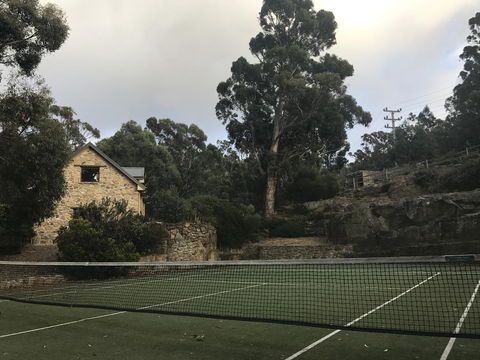 The Stone Cottage (with Tennis Court) - Accommodation Sunshine Coast 3