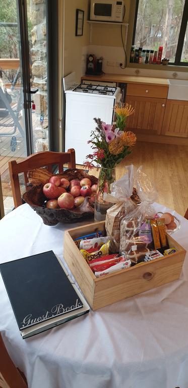 The Stone Cottage (with Tennis Court) - Accommodation Sunshine Coast 1