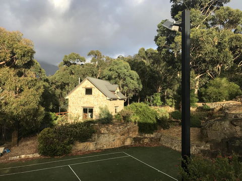 The Stone Cottage (with Tennis Court) - Accommodation Sunshine Coast 2