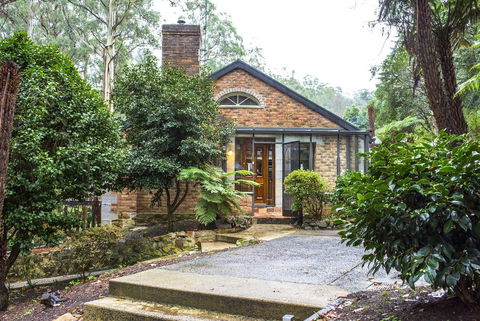 The Stone On The Hill - 3 Bedroom House - Accommodation Sunshine Coast 1