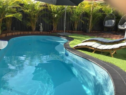 The Turret House - The Entire Middle Level - Accommodation Sunshine Coast 3