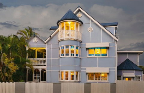 The Turret House - The Entire Middle Level - Accommodation Sunshine Coast 2