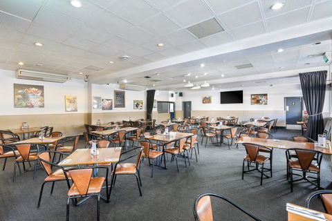 The Union Club Hotel - Accommodation Sunshine Coast 1