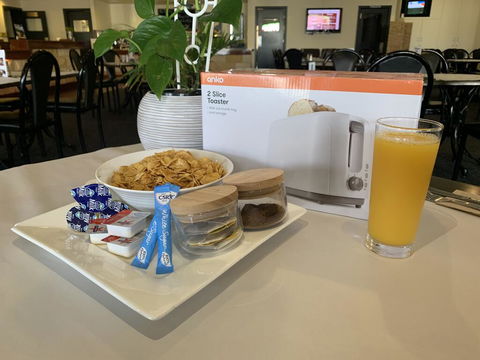 The Victoria Hotel - Accommodation Sunshine Coast 1