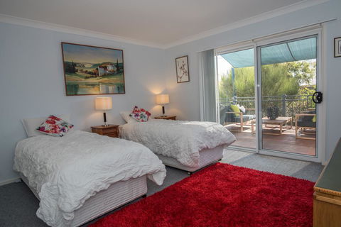 The White House - Accommodation Sunshine Coast 1