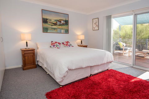 The White House - Accommodation Sunshine Coast 0