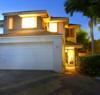 Theme Park HolidayTownhouse - Accommodation Sunshine Coast