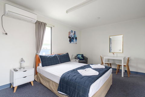 Tin Can Bay's Sleepy Lagoon Motel - Accommodation Sunshine Coast 2
