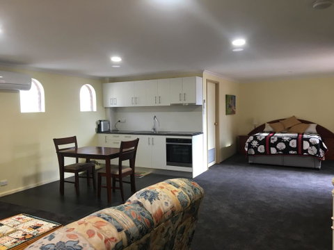 Tinder Lodge Studio - Accommodation Sunshine Coast 0