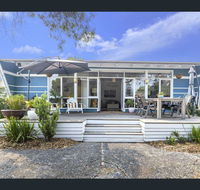 Toot Toot  50s Classic Beach House with Bungalow - Accommodation Sunshine Coast