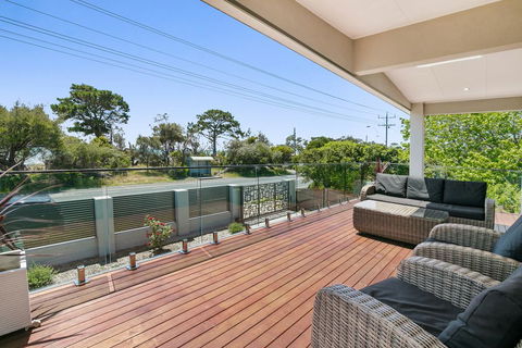 Top Class Beach Front Tootgarook - Accommodation Sunshine Coast 1