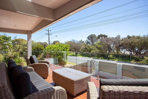 Top Class Beachfront Tootgarook - Accommodation Sunshine Coast 3