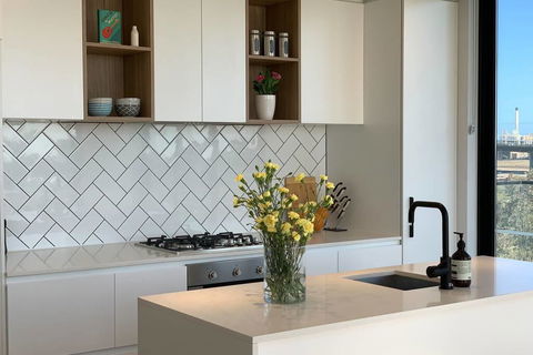Top Floor Views, Yarraville, 2 Bedroom, 2bathroom - Accommodation Sunshine Coast 1