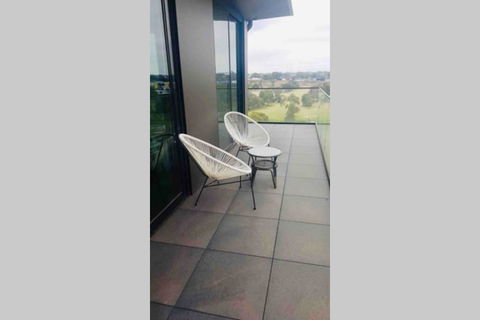 Top Floor Views, Yarraville, 2 Bedroom, 2bathroom - Accommodation Sunshine Coast 0