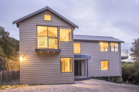 Top Of The Hill - Accommodation Sunshine Coast 0