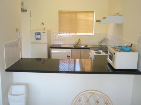 Tradewinds McLeod Holiday Apartments - Accommodation Sunshine Coast 3