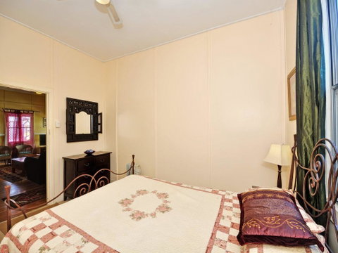 Traditional Three Bedroom Home With Water Views - Accommodation Sunshine Coast 3