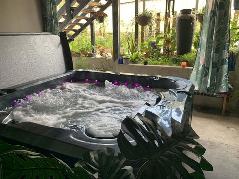 Tranquil Spa Retreat - Accommodation Sunshine Coast 1