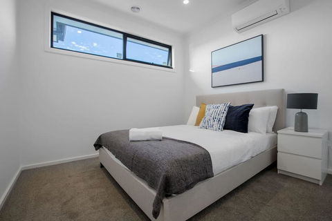 Trendy Sweet Home 4Beds@Blackburn South - Accommodation Sunshine Coast 3