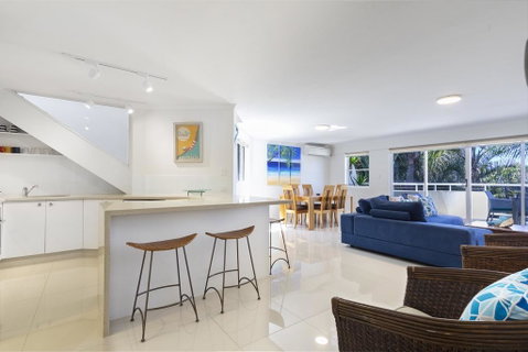 Tropical & Modern With Rooftop Terrace - Accommodation Sunshine Coast 3