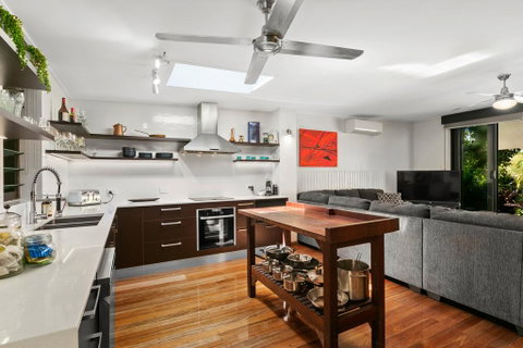 Tropical House, Pool And Extra Bungalow, 4 Bedrooms - Accommodation Sunshine Coast 3