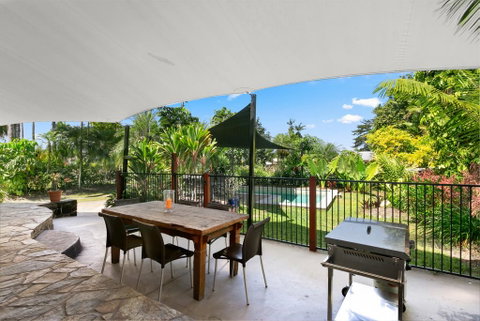 Tropical House, Pool And Extra Bungalow, 4 Bedrooms - Accommodation Sunshine Coast 2