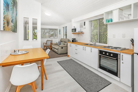 Tropical On McKenzie MK1 - Accommodation Sunshine Coast 2