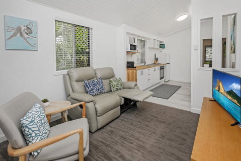 Tropical On McKenzie MK1 - Accommodation Sunshine Coast 0