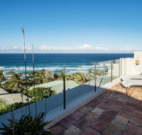 Tuscan inspired townhouse minutes from the beach - Accommodation Sunshine Coast
