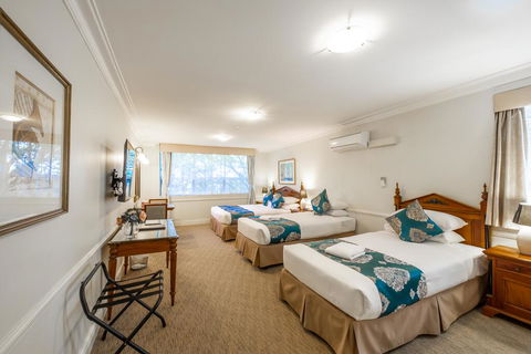 Twin Towers Inn - Accommodation Sunshine Coast 1