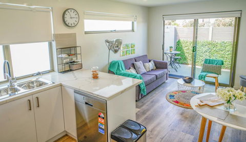 U201 Brunswick Living Brand New Deluxe Balcony Upper Floor Apartment Close To Airport And CBD - Accommodation Sunshine Coast 0
