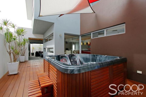 Ultra Stylish Fremantle Area - Accommodation Sunshine Coast 0