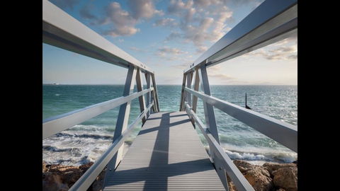 Ultra Stylish Fremantle Area - Accommodation Sunshine Coast 3