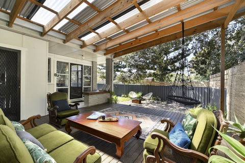 UMINA BEACH KOKOMO- Walk To The Beach, FAMILY And PET FRIENDLY Set Of 3 Vintage Original Holiday Flats & Vintage Caravan And Bat - Accommodation Sunshine Coast 2