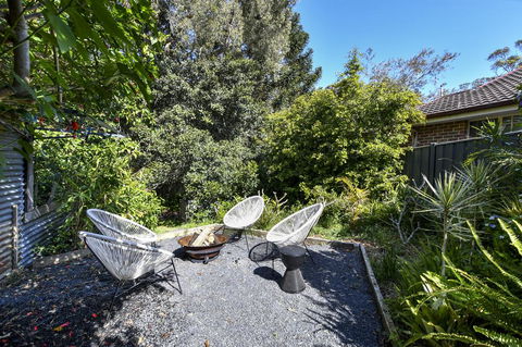 UMINA BEACH KOKOMO- Walk To The Beach, FAMILY And PET FRIENDLY Set Of 3 Vintage Original Holiday Flats & Vintage Caravan And Bat - Accommodation Sunshine Coast 3