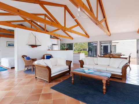 Unit 1 44 Danalene Pde Fantastic Waterfront Property With Air Con - Accommodation Sunshine Coast 1