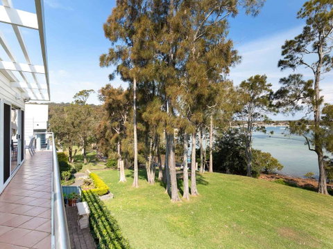 Unit 1 44 Danalene Pde Fantastic Waterfront Property With Air Con - Accommodation Sunshine Coast 0