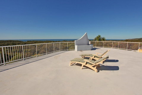 Unit 4, Coolum Sands Apartments, 34 First Avenue Coolum Beach, 400 BOND, LINEN SUPPLIED - Accommodation Sunshine Coast 3