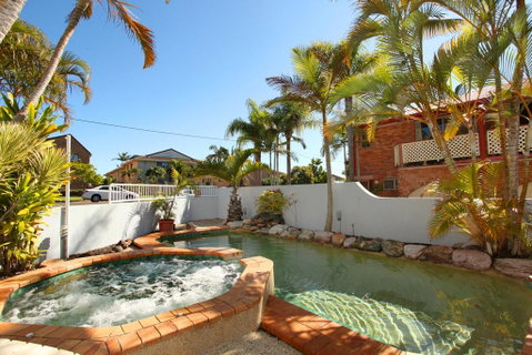 Unit 4, Coolum Sands Apartments, 34 First Avenue Coolum Beach, 400 BOND, LINEN SUPPLIED - Accommodation Sunshine Coast 0