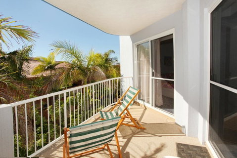 Unit 4, Coolum Sands Apartments, 34 First Avenue Coolum Beach, 400 BOND, LINEN SUPPLIED - Accommodation Sunshine Coast 1