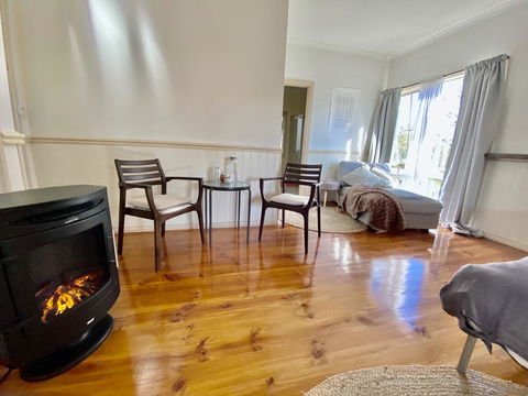 Valley Abode Large Studio Suite -private Ensuite - Accommodation Sunshine Coast 3
