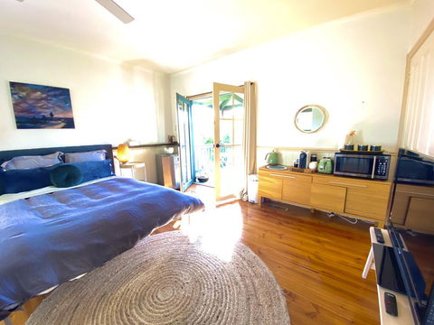 Valley Abode Large Studio Suite -private Ensuite - Accommodation Sunshine Coast 2