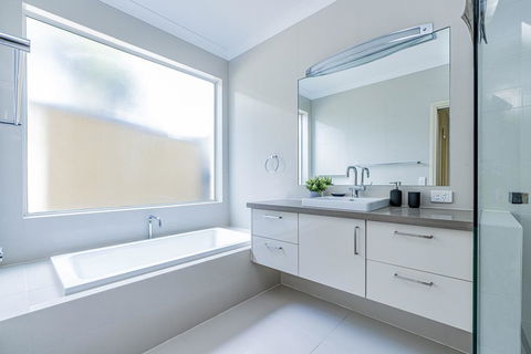 VIEWS FOREVER - INVERLOCH - Accommodation Sunshine Coast 3