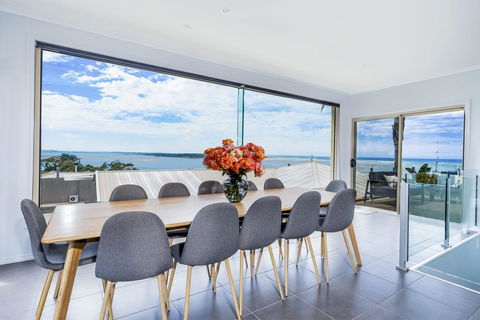 VIEWS FOREVER - INVERLOCH - Accommodation Sunshine Coast 1
