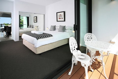Views From Red Hill - Modern And Spacious Split-Level Executive 3BR Red Hill Apartment Close To CBD - Accommodation Sunshine Coast 3
