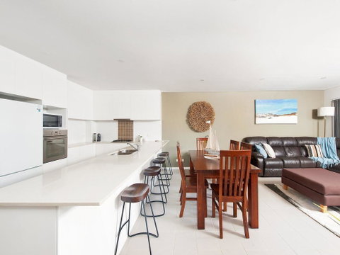 Villa Serene @ Fingal Bay - Accommodation Sunshine Coast 2